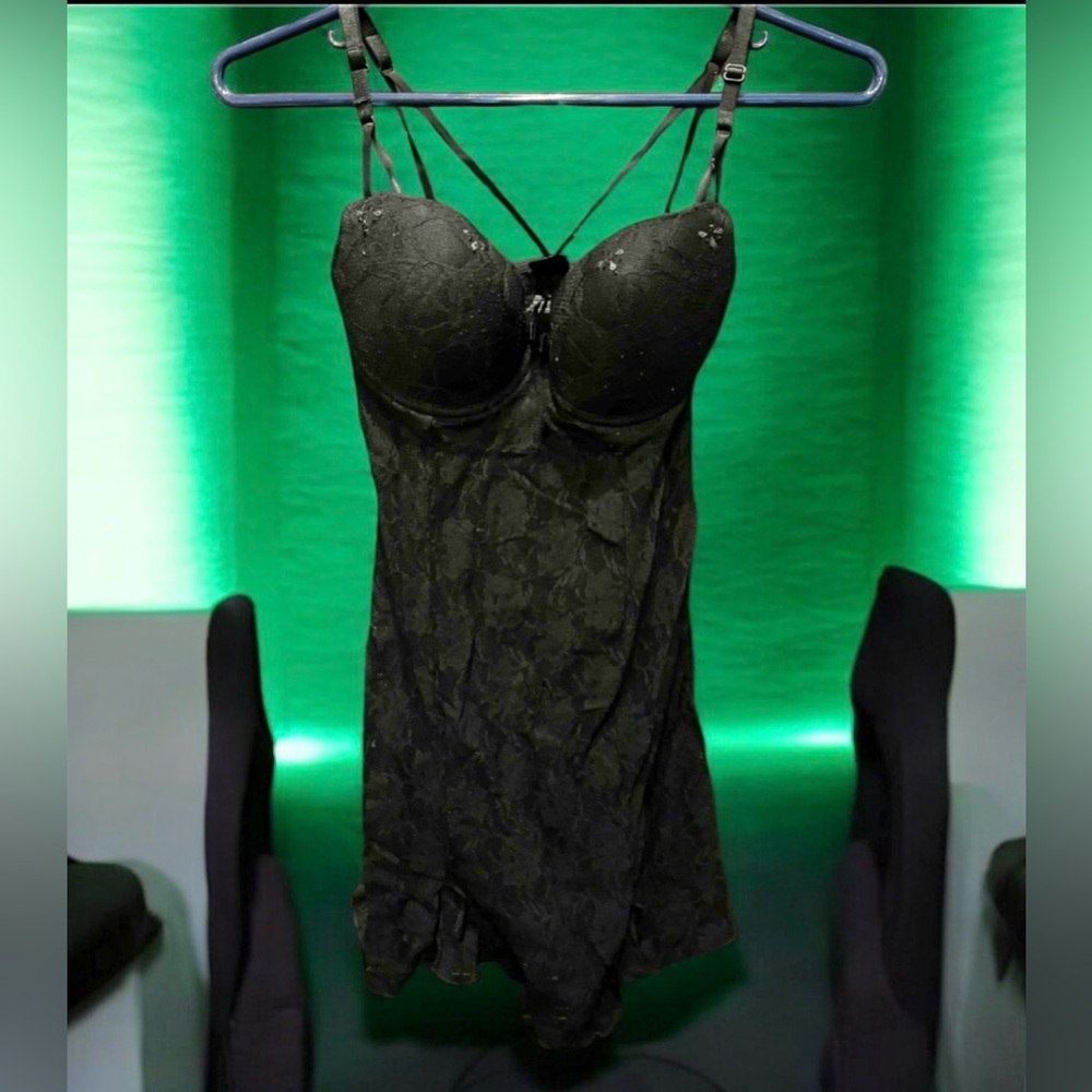 Elegant Black Lace Chemise lingerie 34C padded